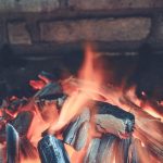 冬の温かい暖炉